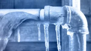 what temperature freezes pipes
