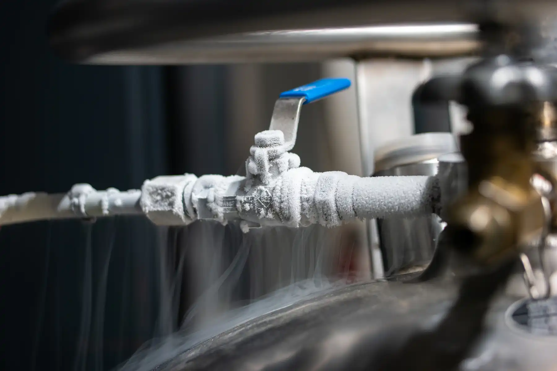 who to call for frozen pipes