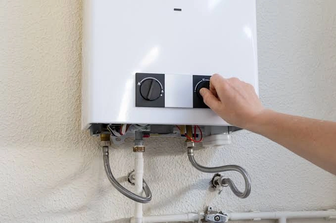 how much electricity does a hot water heater use