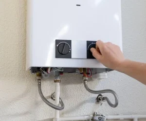 how much electricity does a hot water heater use